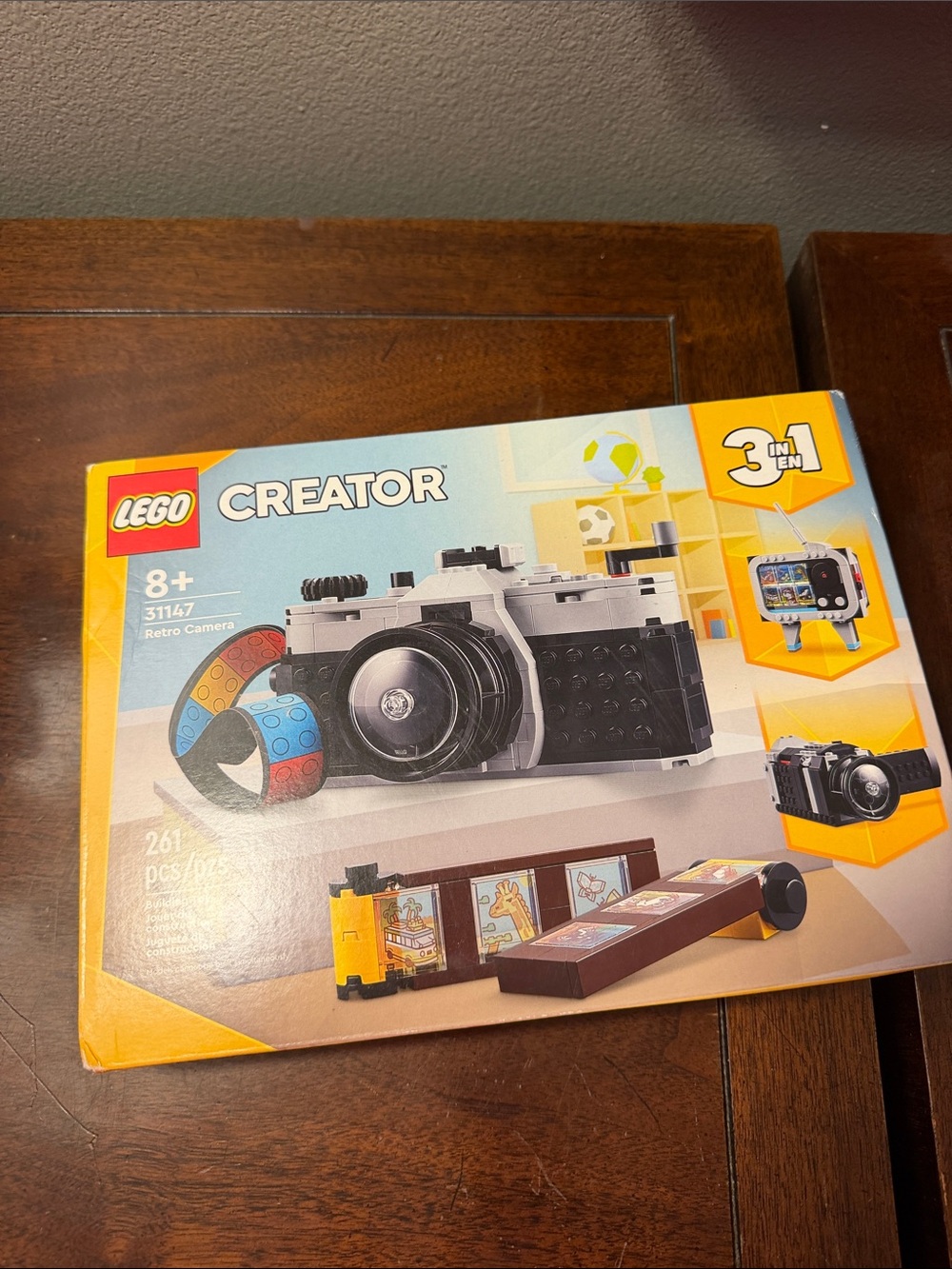Lego Creator Retro Camera Building Set - Black, White & Yellow Accents